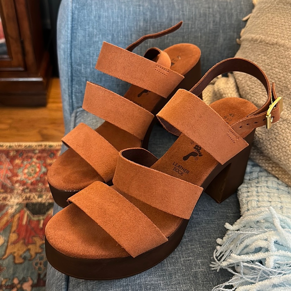NWOT Bio Natura chunky heels leather straps Made in Italy Size 9.5